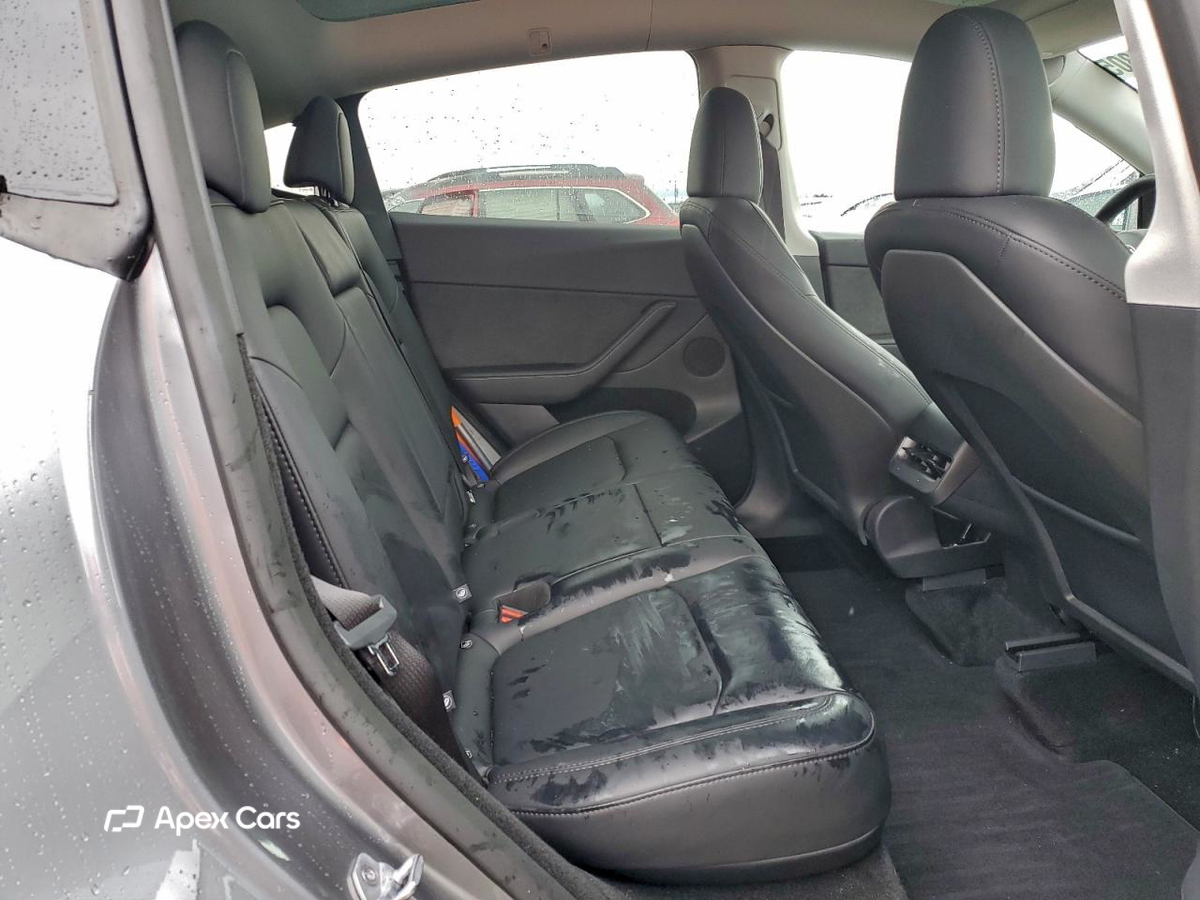 Tesla Model Y 2025