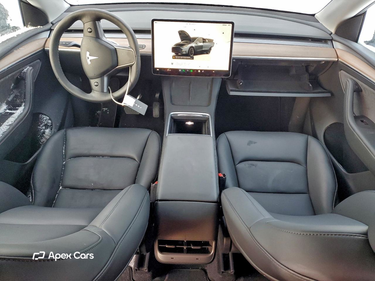 Tesla Model Y 2025