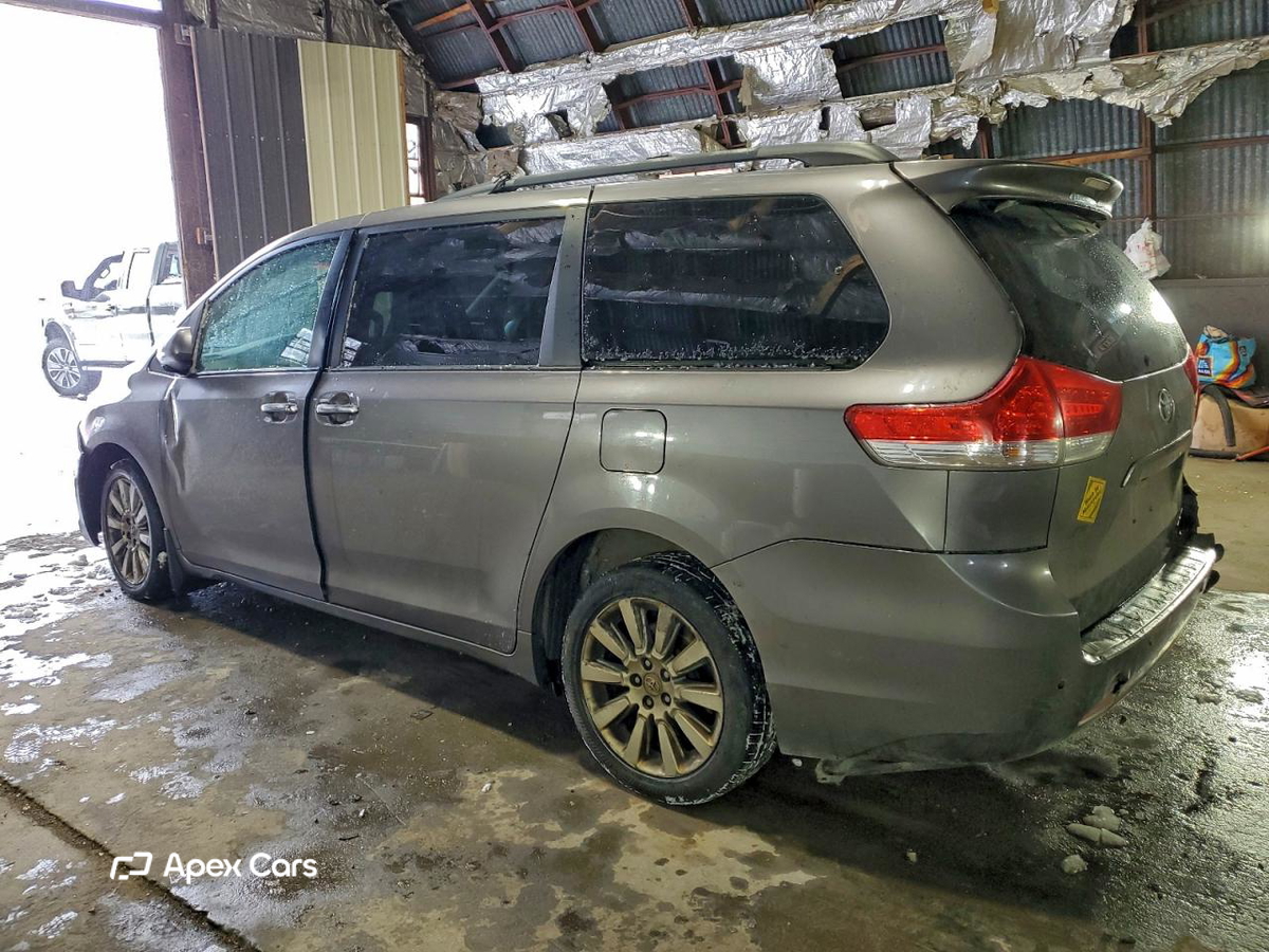 Toyota Sienna 2011