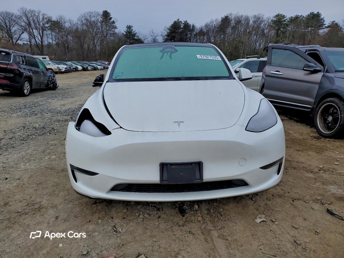 Tesla Model Y 2025