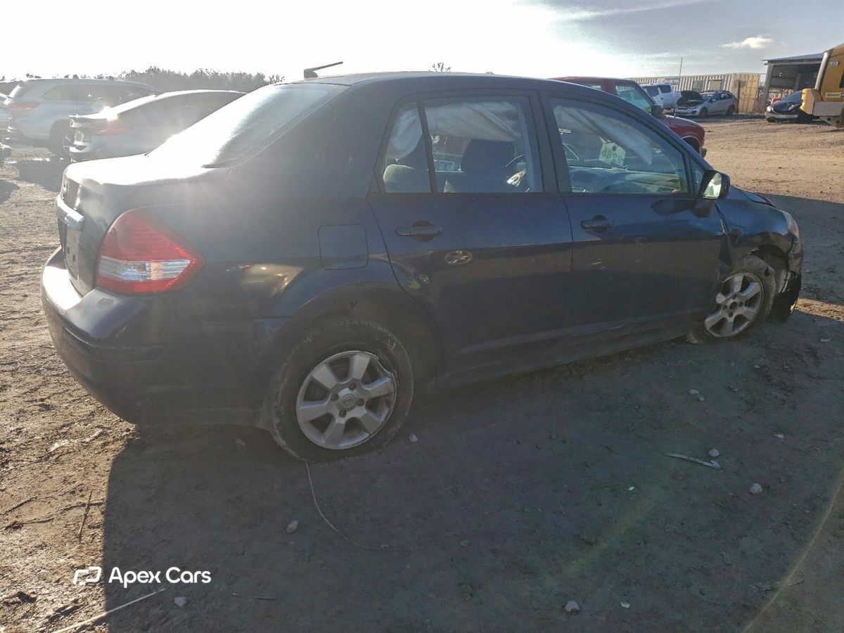 Nissan Versa 2011
