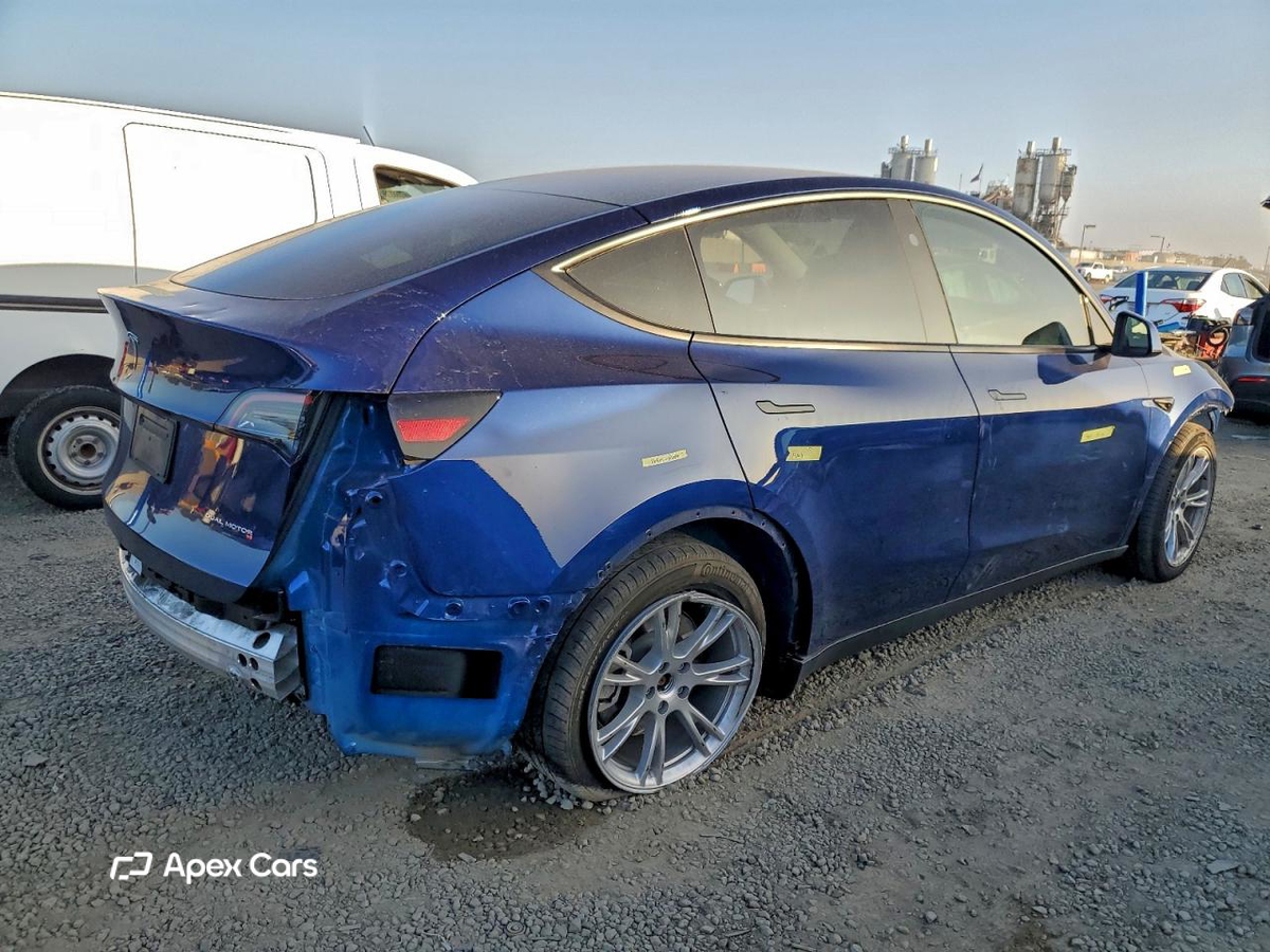 Tesla Model Y 2024