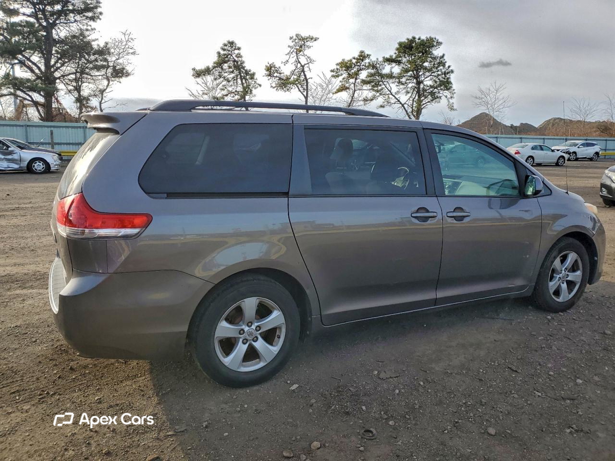Toyota Sienna 2011
