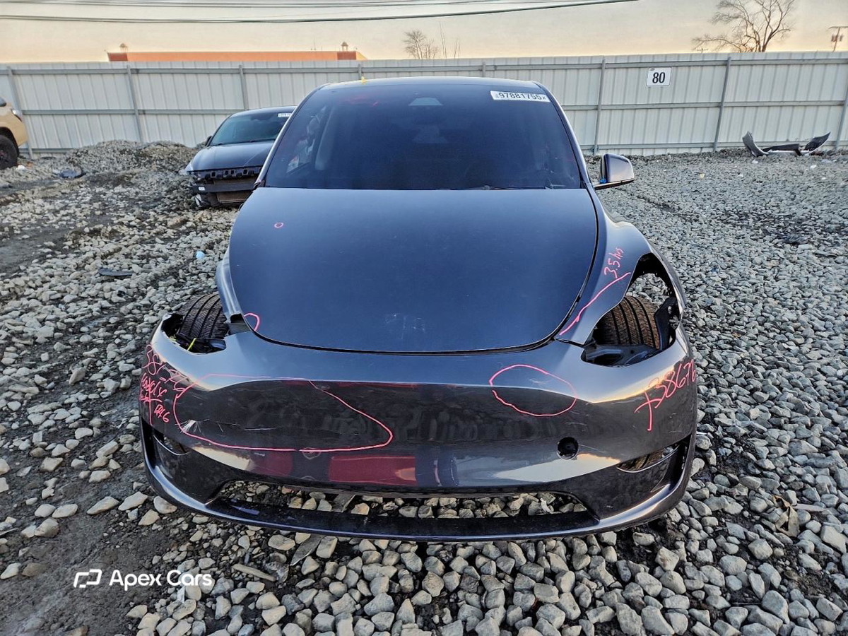 Tesla Model Y 2024