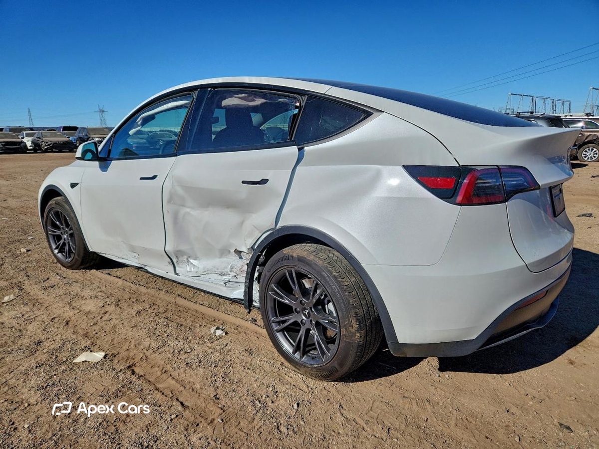 Tesla Model Y 2025