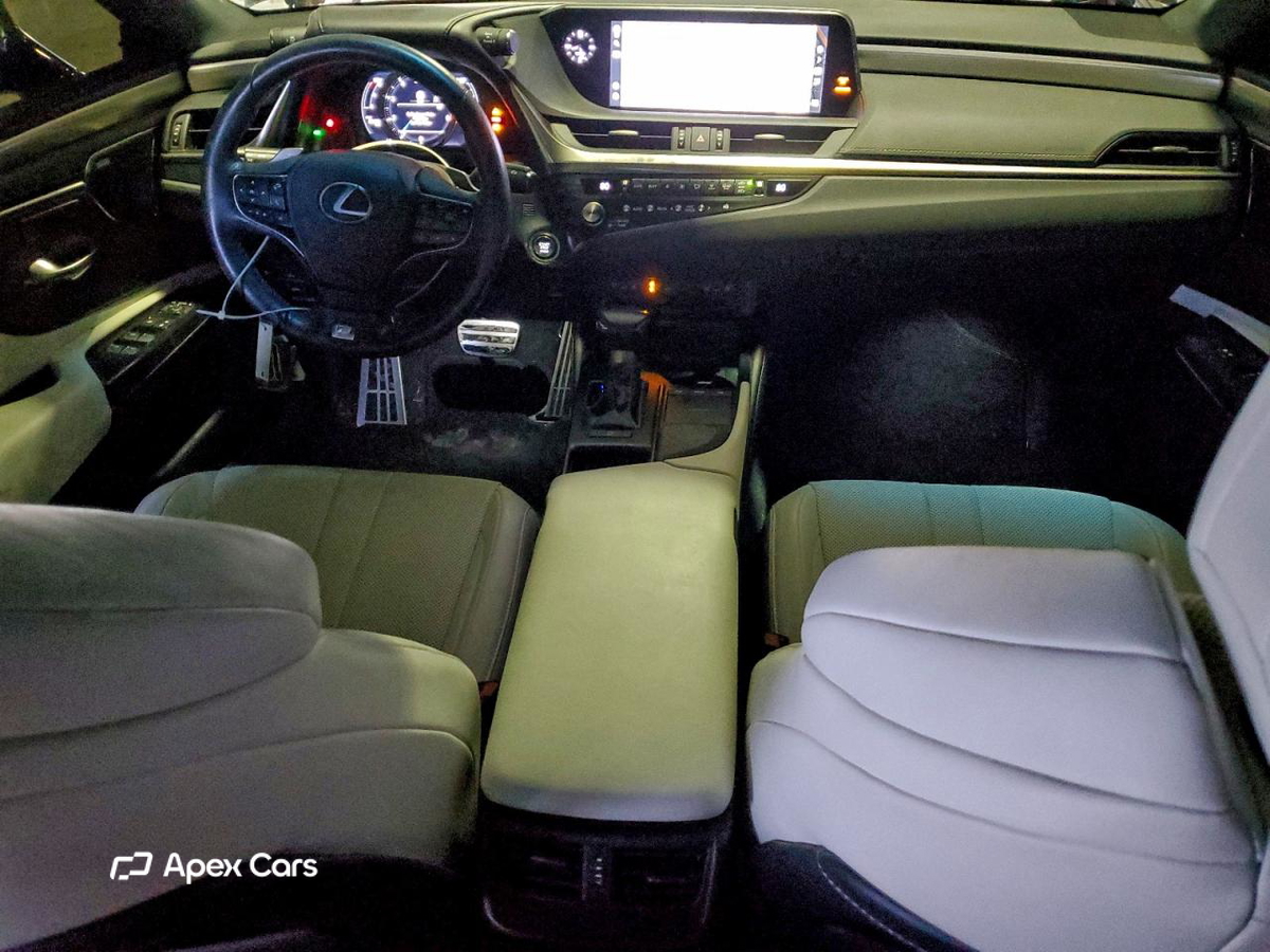 Lexus ES 2021