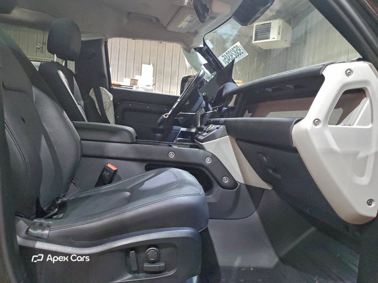 Land Rover Defender 2024
