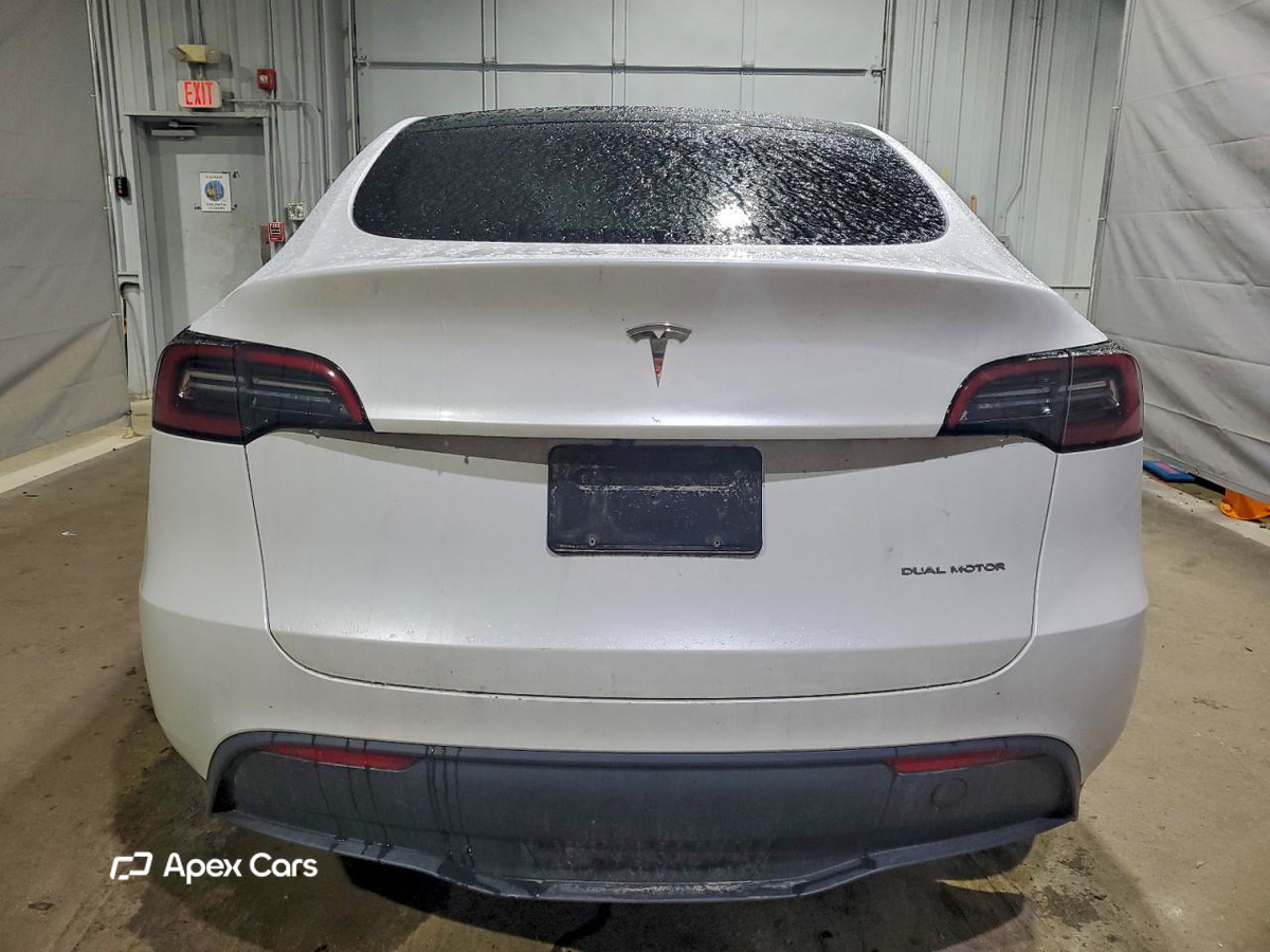 Tesla Model Y 2025