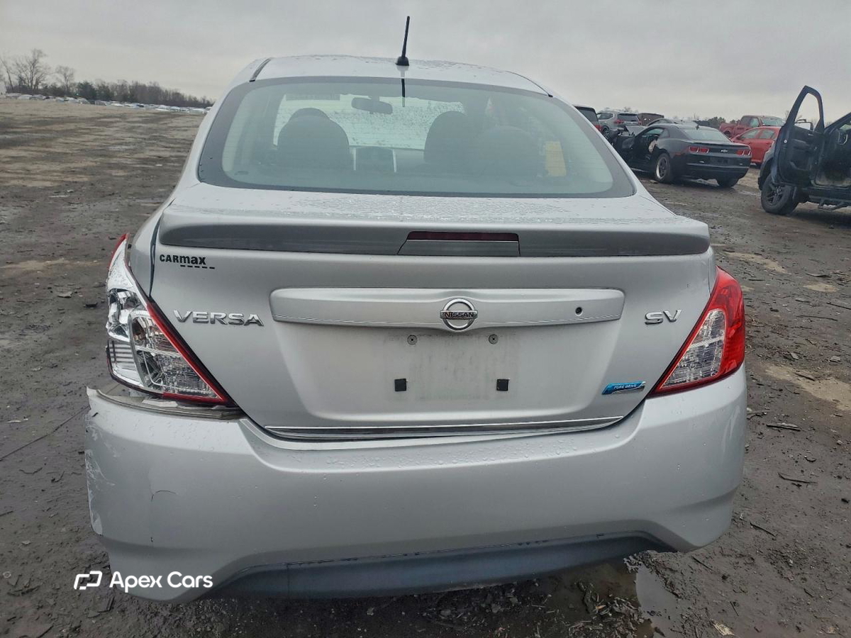 Nissan Versa 2015