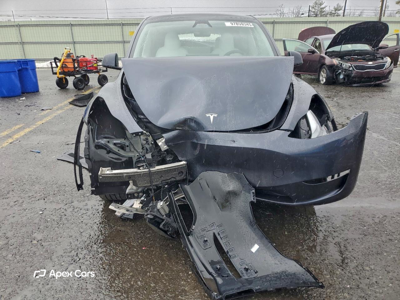 Tesla Model Y 2024