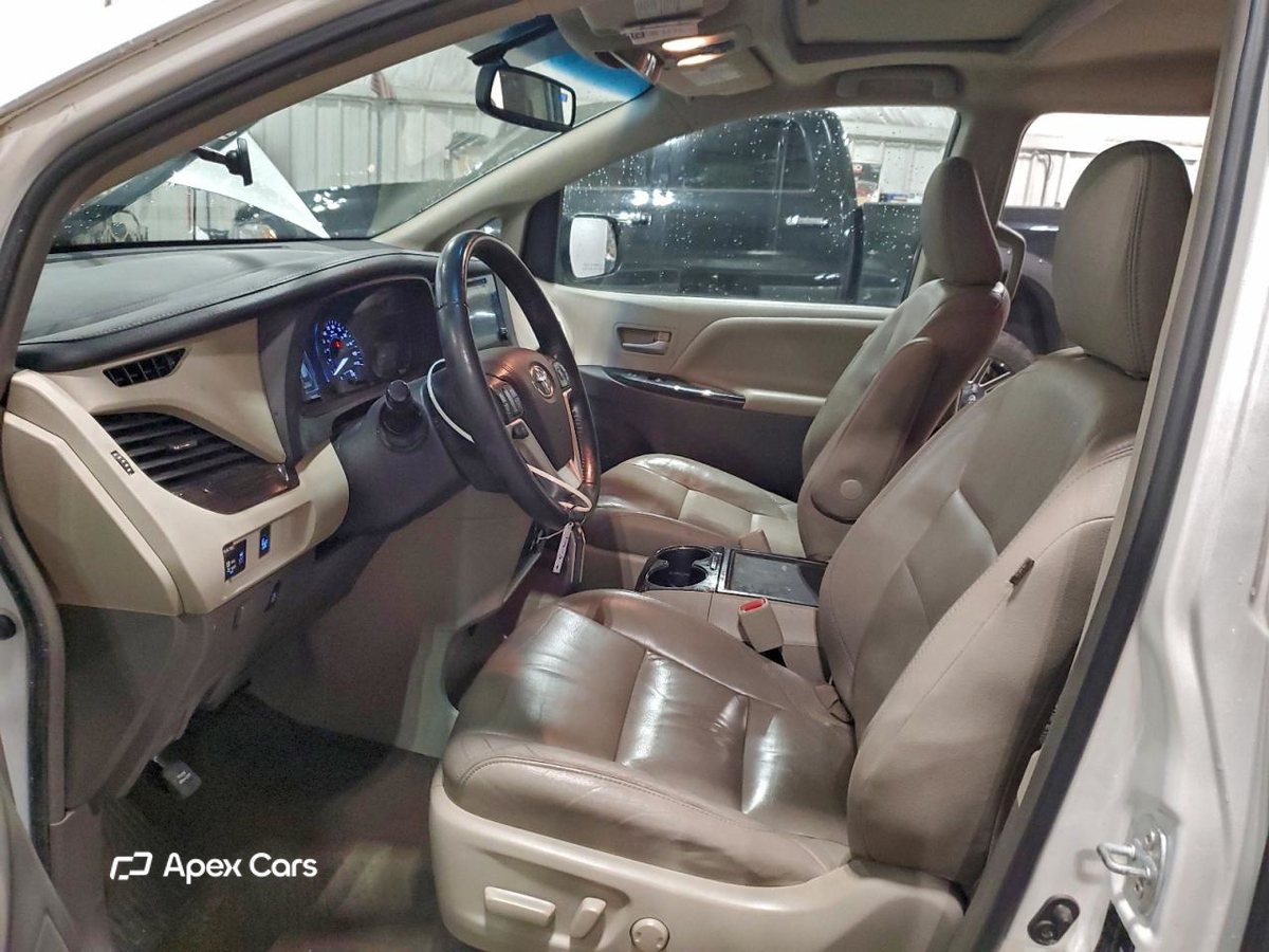 Toyota Sienna 2016
