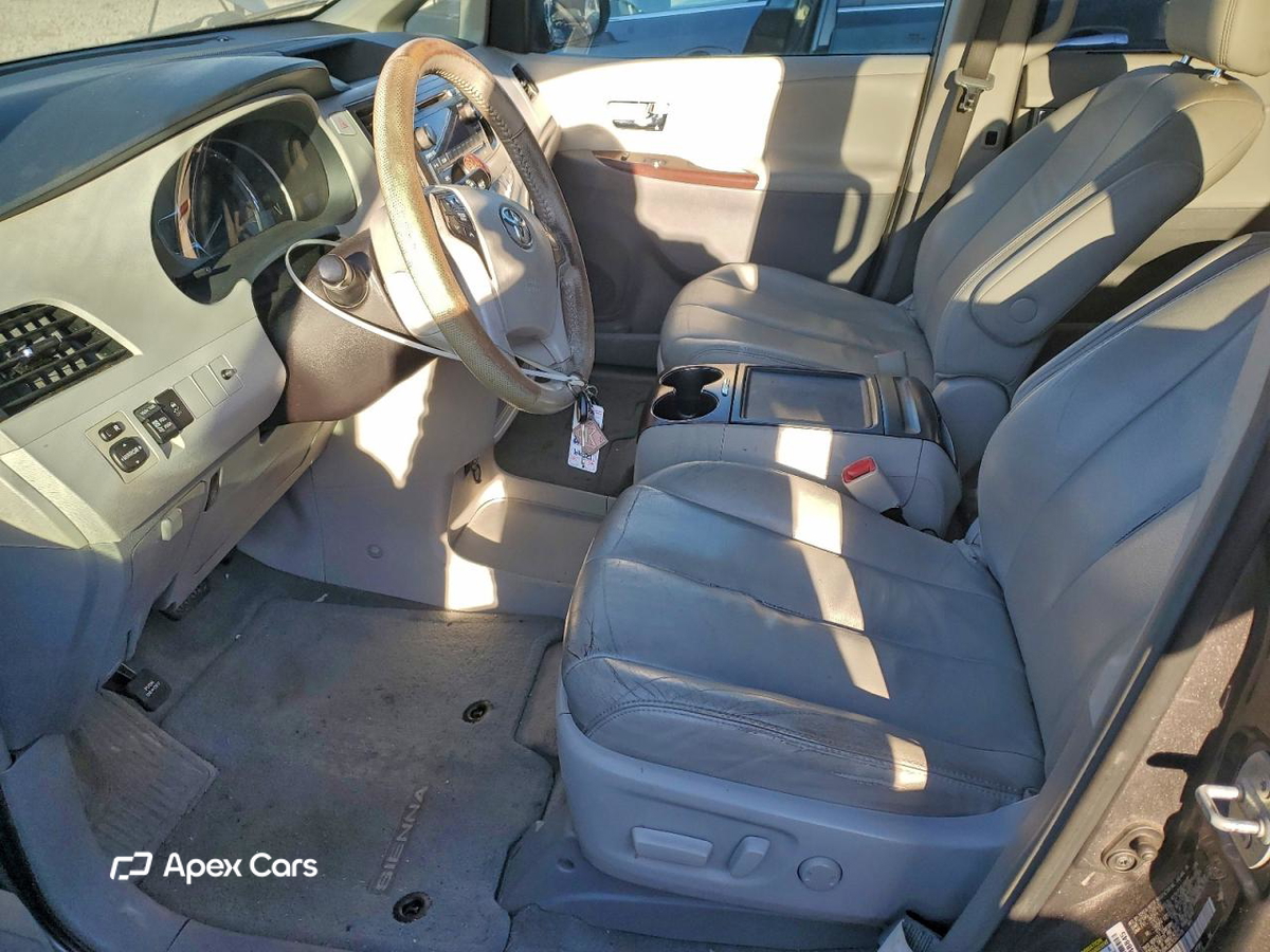 Toyota Sienna 2014