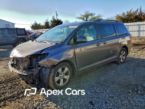 Toyota Sienna 2015 - Image 1 of 14