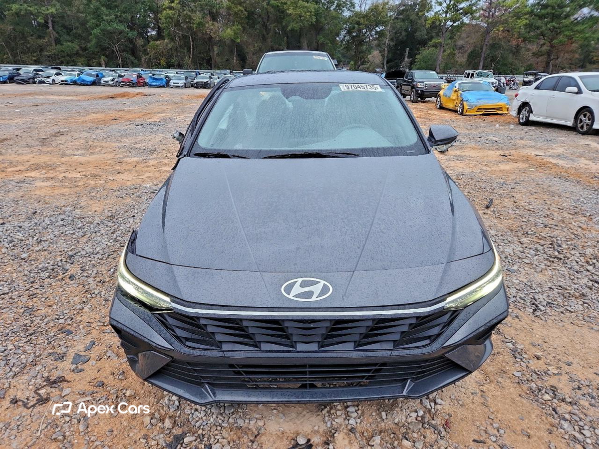Hyundai Elantra 2024