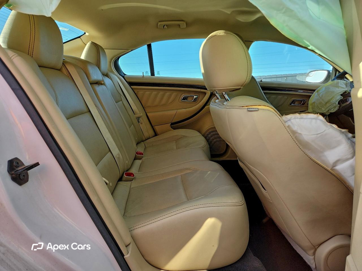Ford Taurus 2015