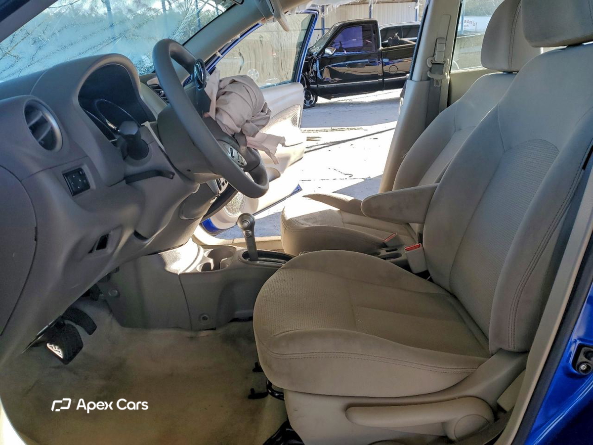 Nissan Versa 2015