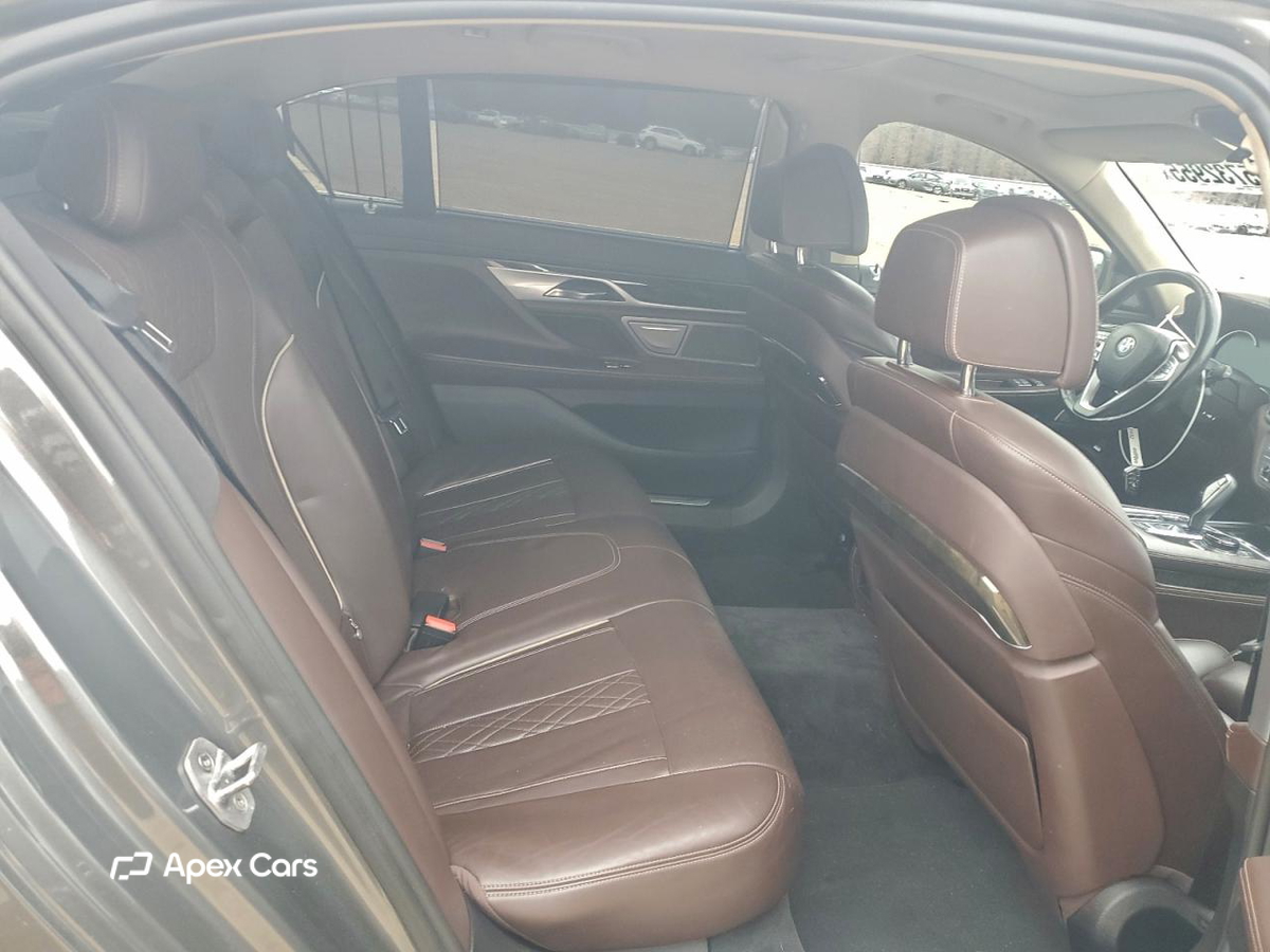 BMW Series 7 2016