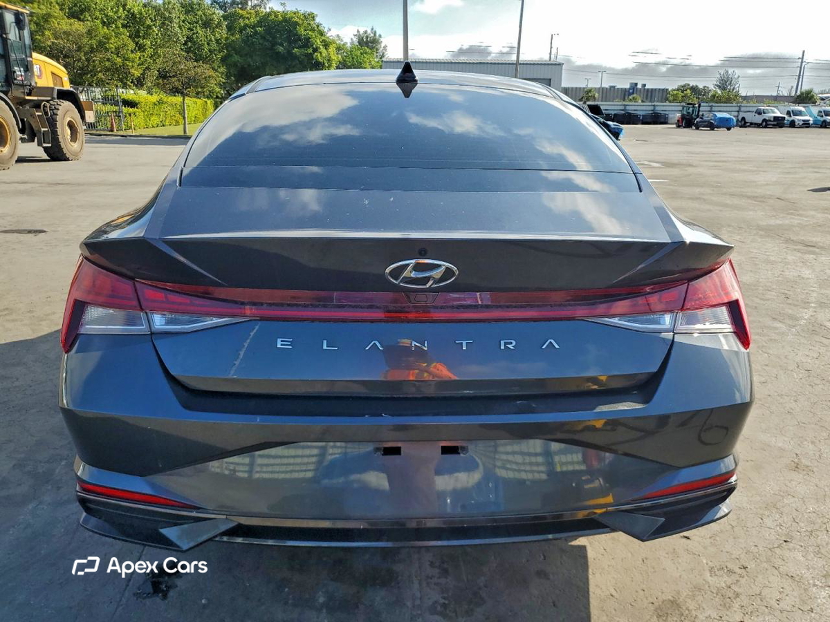 Hyundai Elantra 2021