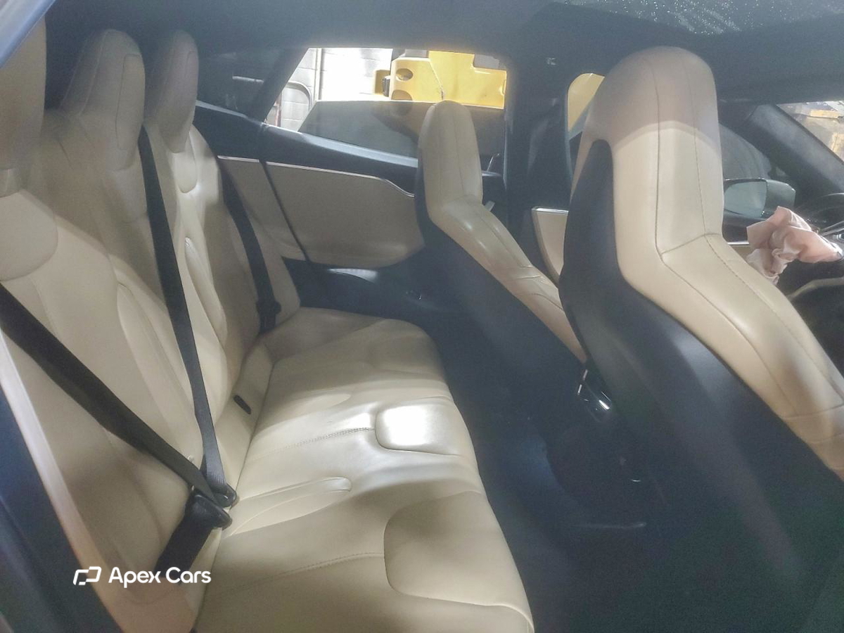 Tesla Model S 2015