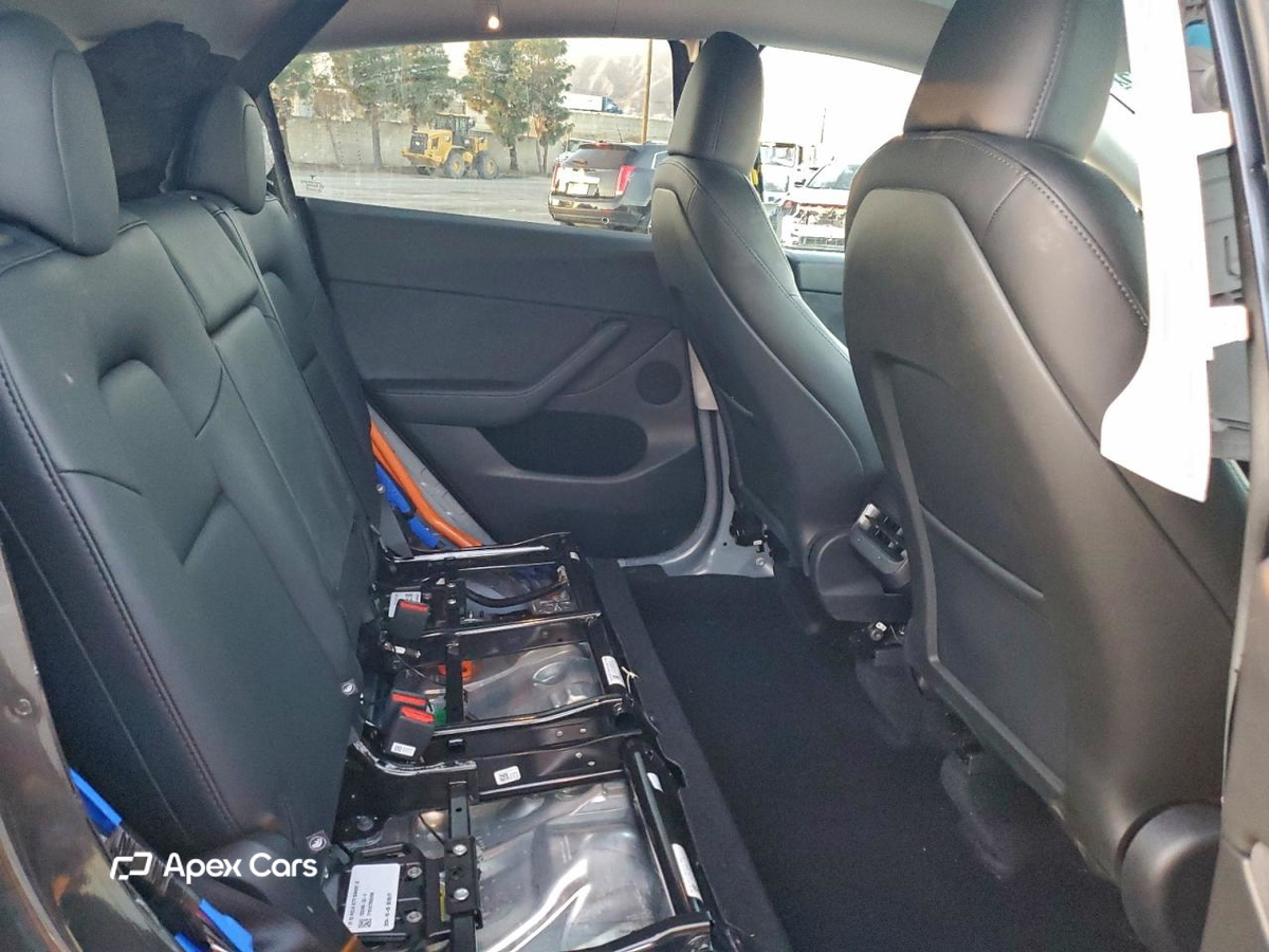 Tesla Model Y 2025