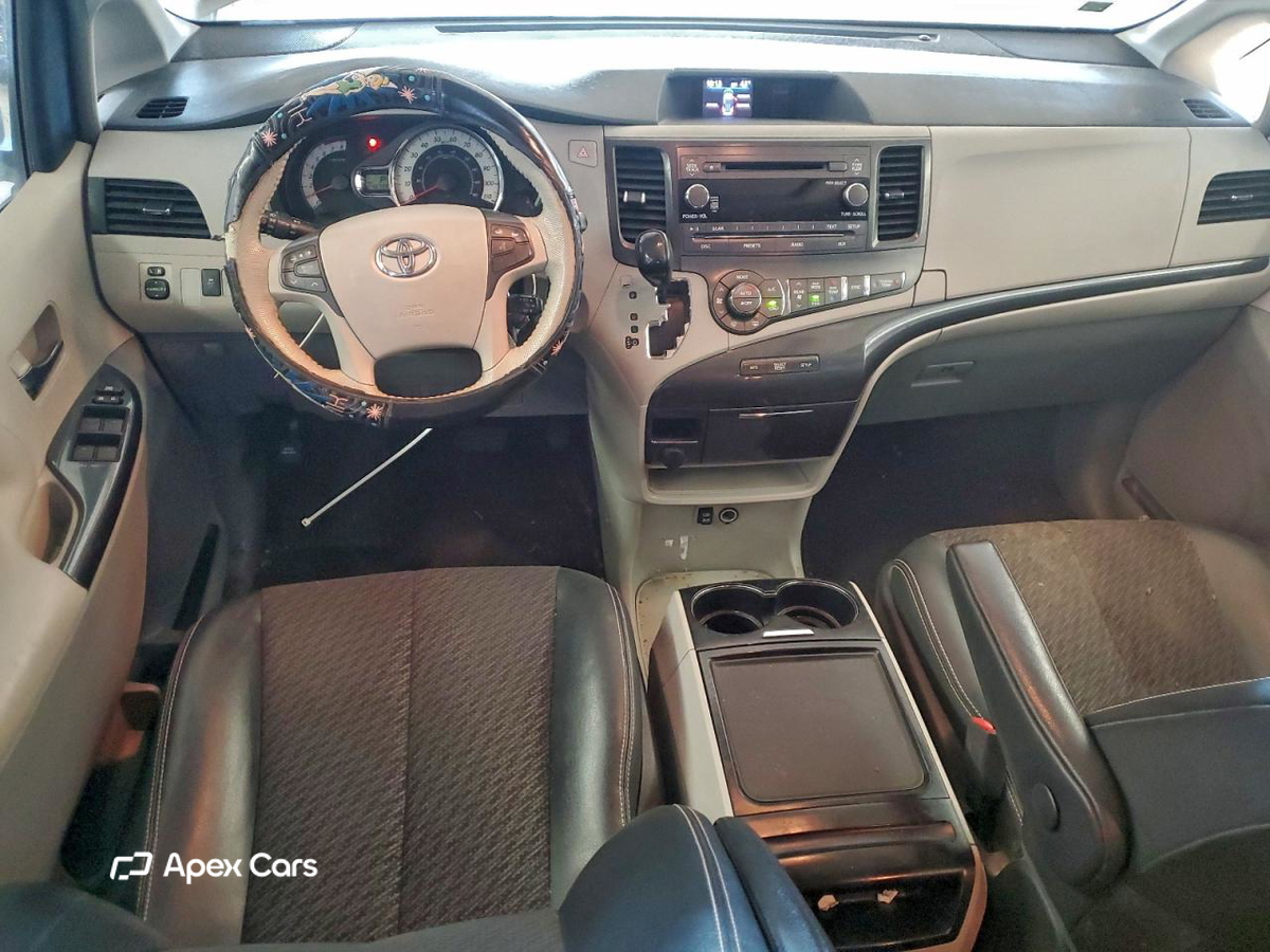 Toyota Sienna 2012