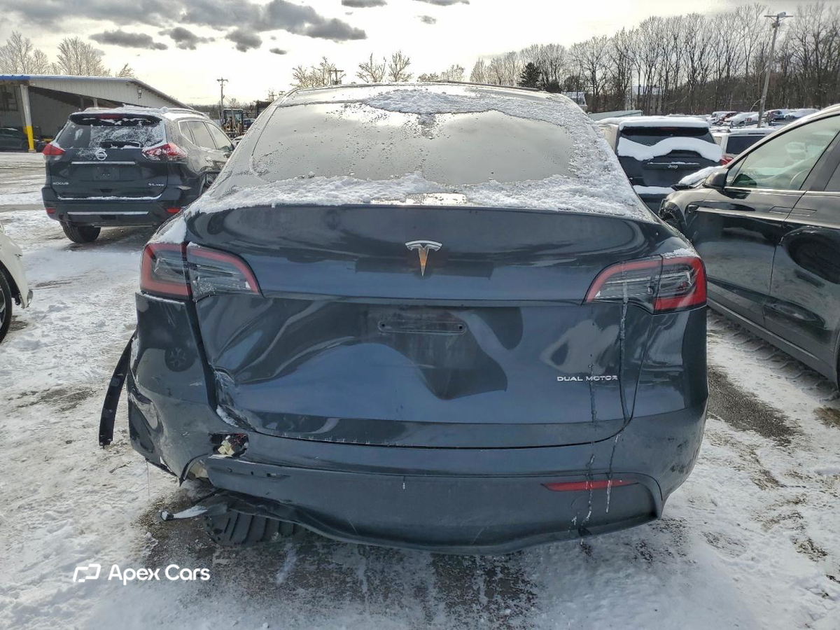 Tesla Model Y 2025
