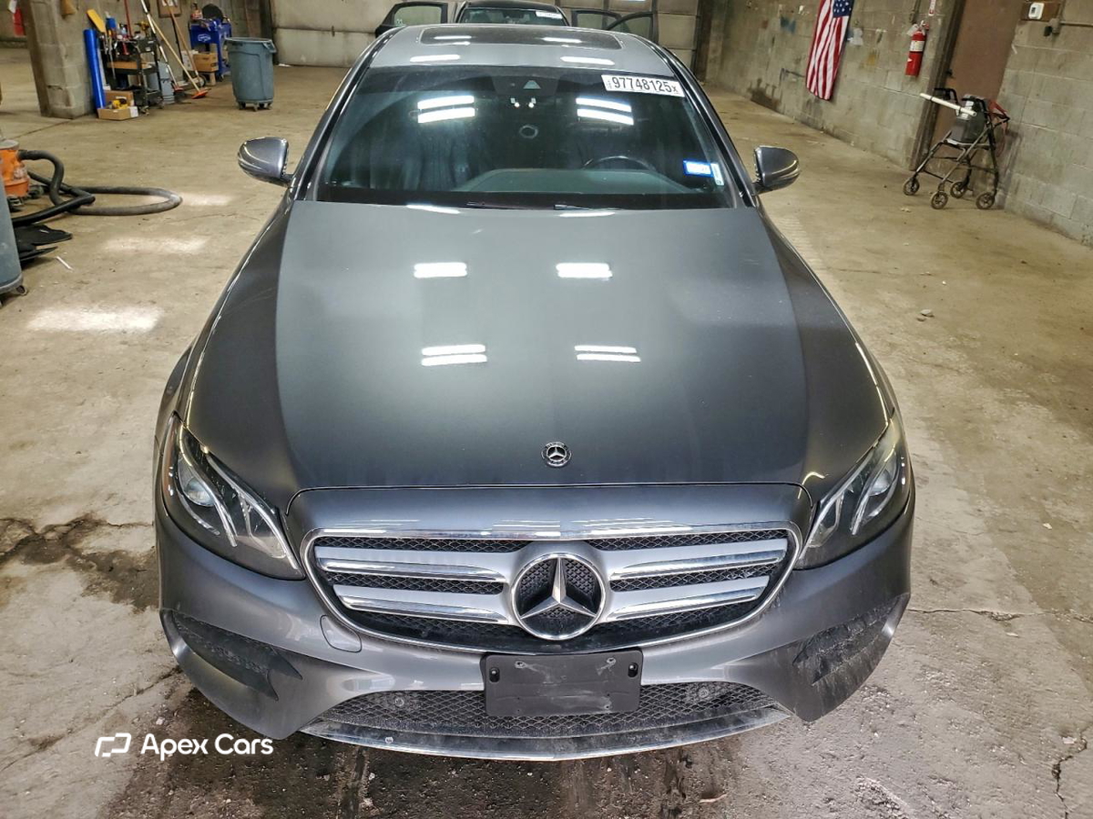 Mercedes-Benz  2018