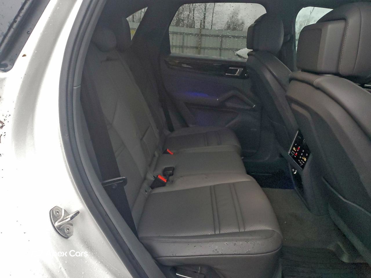 Porsche Cayenne 2021