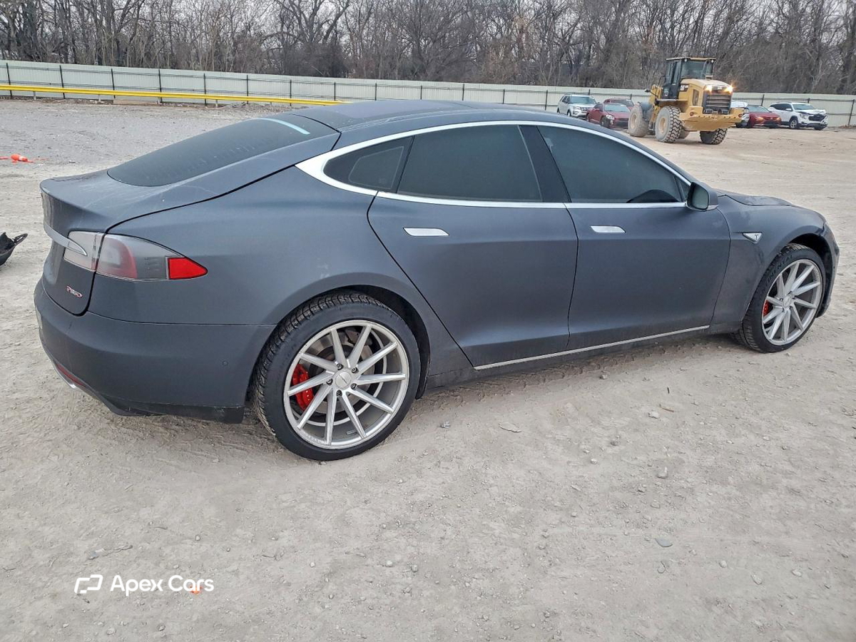 Tesla Model S 2015