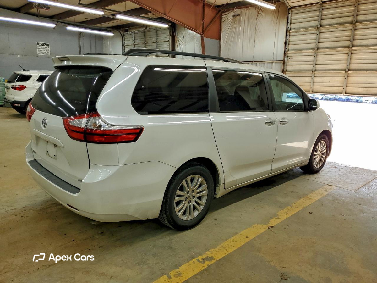 Toyota Sienna 2016