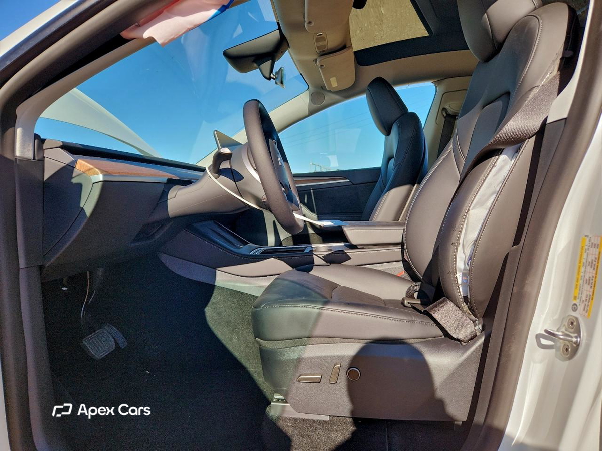 Tesla Model Y 2025