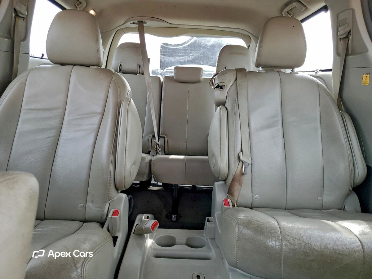 Toyota Sienna 2012