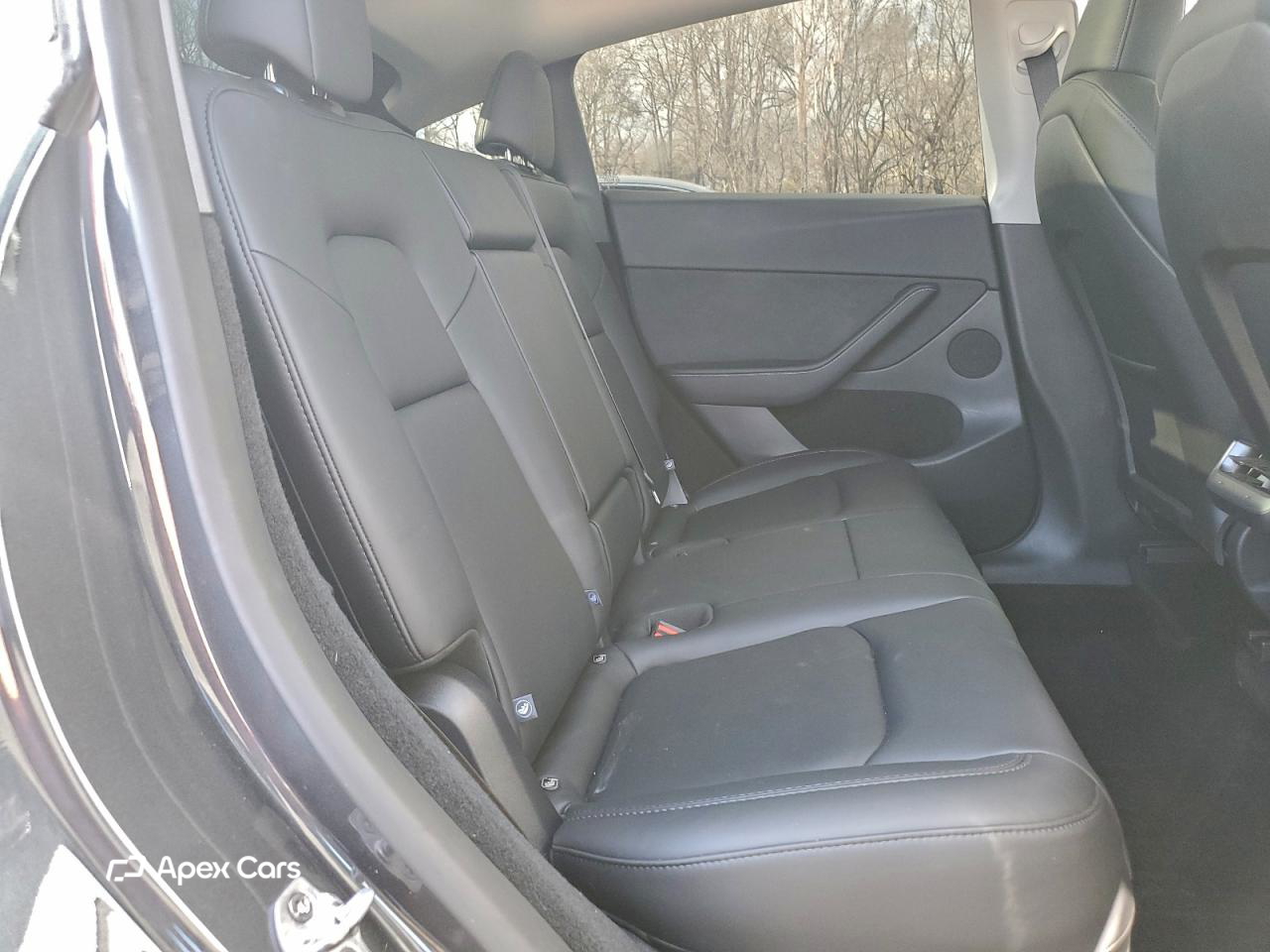 Tesla Model Y 2025