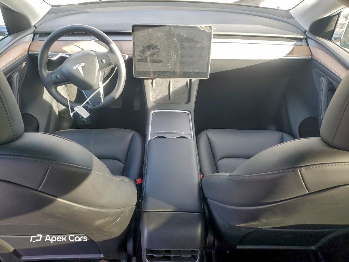 Tesla Model Y 2025