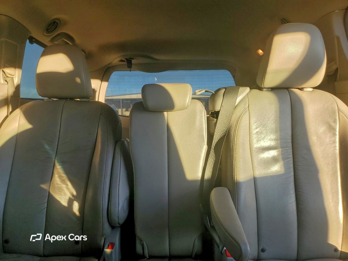 Toyota Sienna 2012