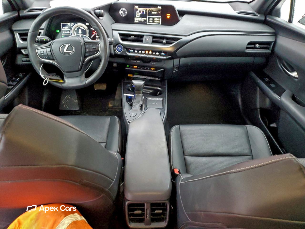 Lexus UX 2021