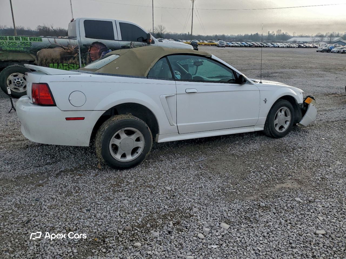Ford Mustang 2000