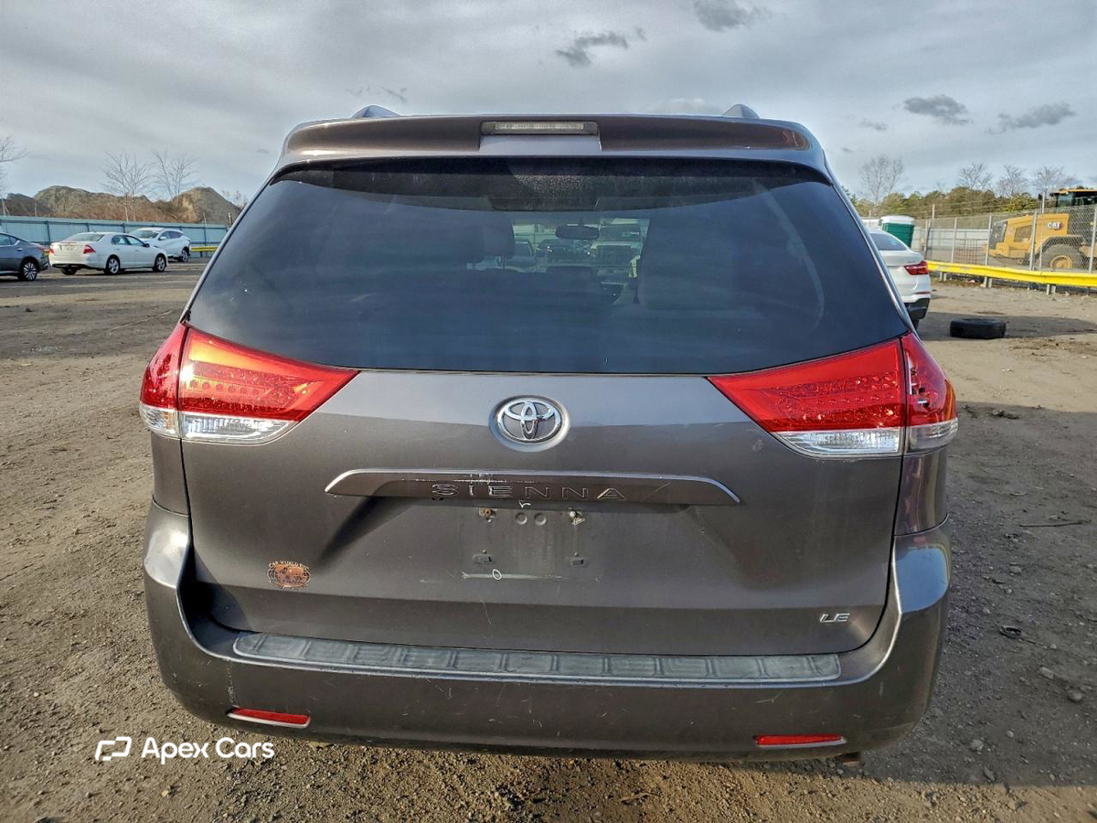 Toyota Sienna 2011
