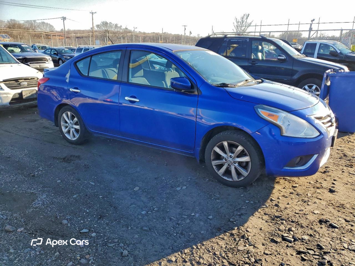 Nissan Versa 2015
