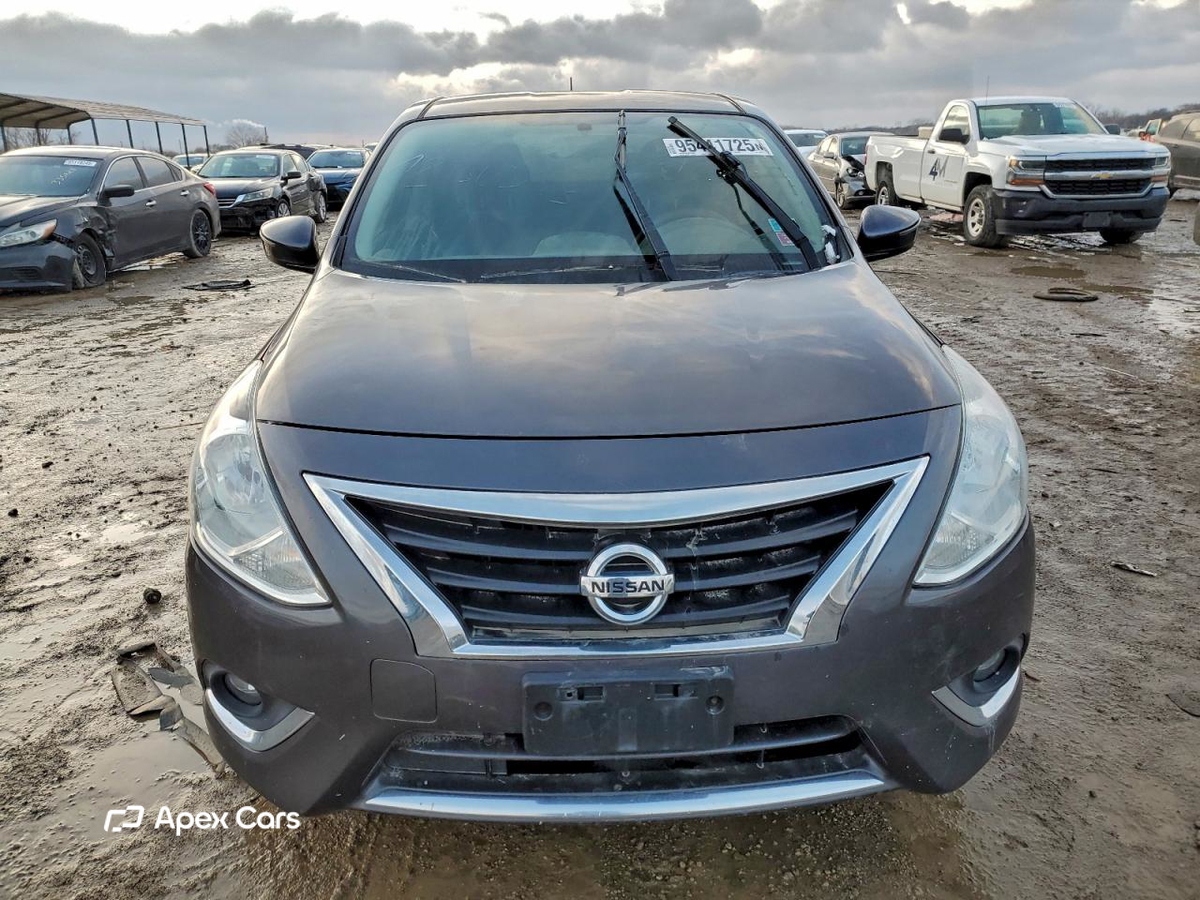 Nissan Versa 2015