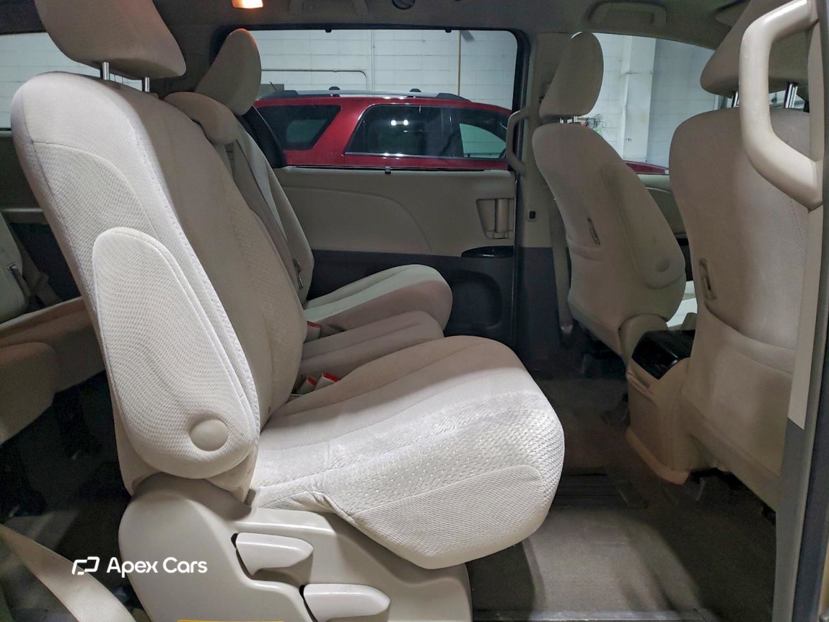 Toyota Sienna 2011
