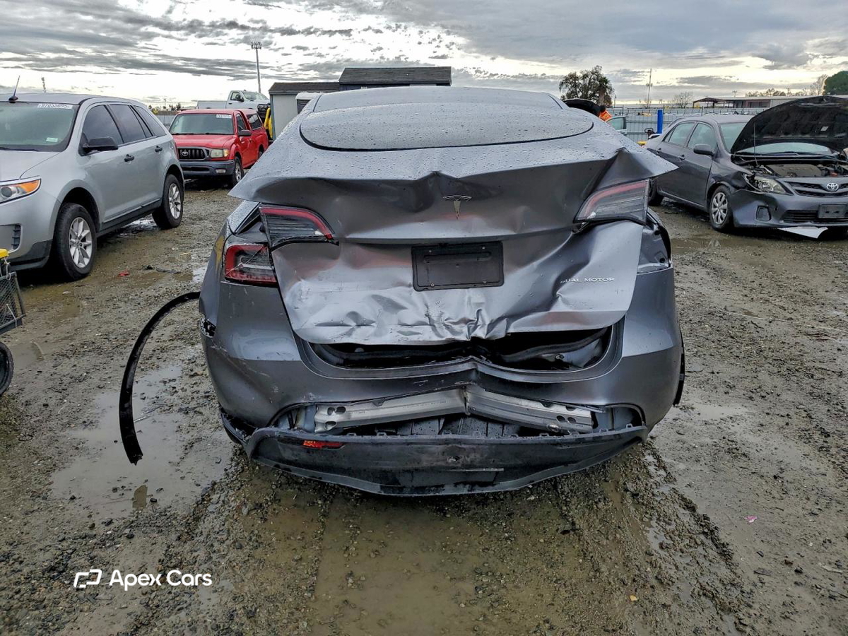 Tesla Model Y 2025