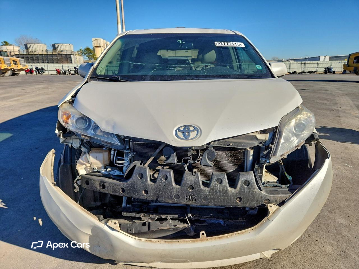 Toyota Sienna 2011