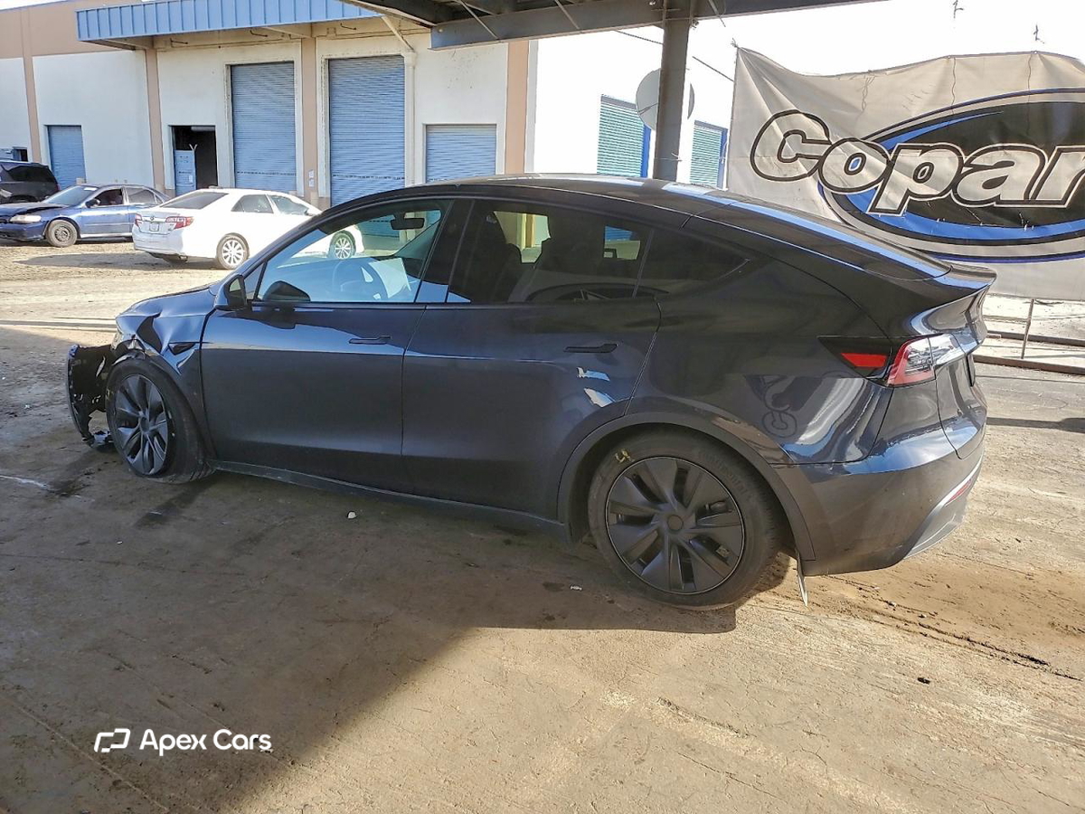 Tesla Model Y 2025
