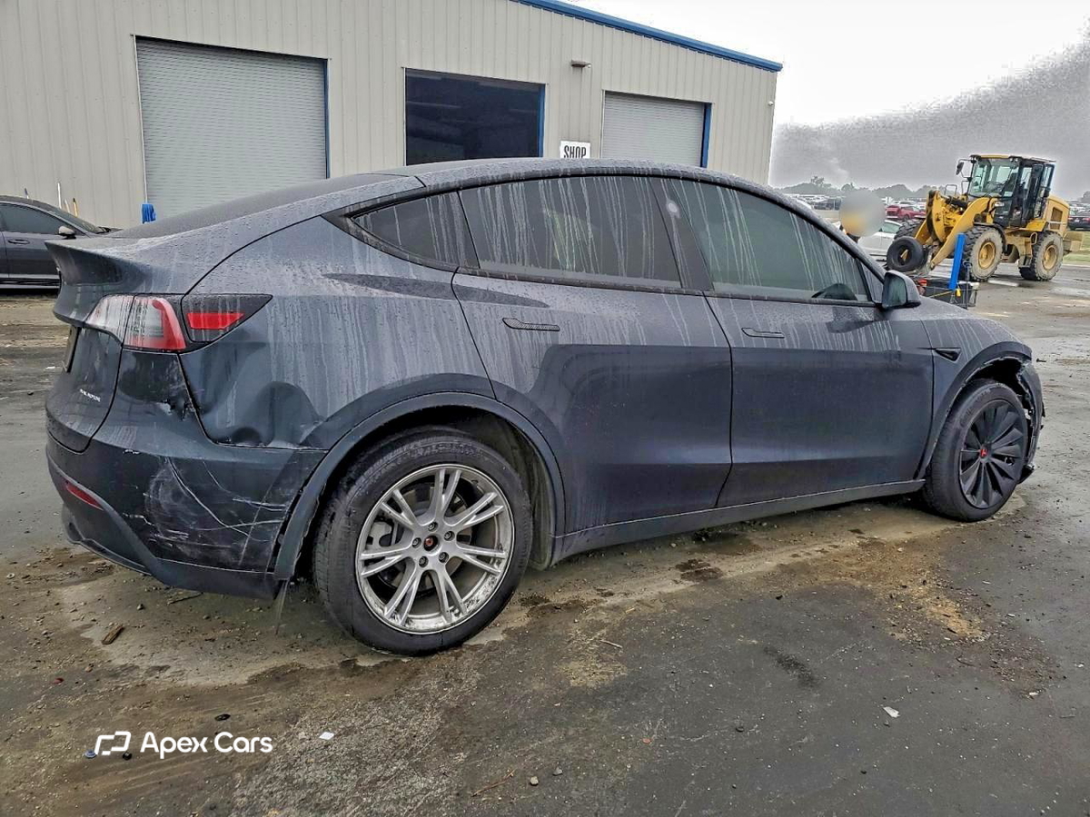 Tesla Model Y 2024