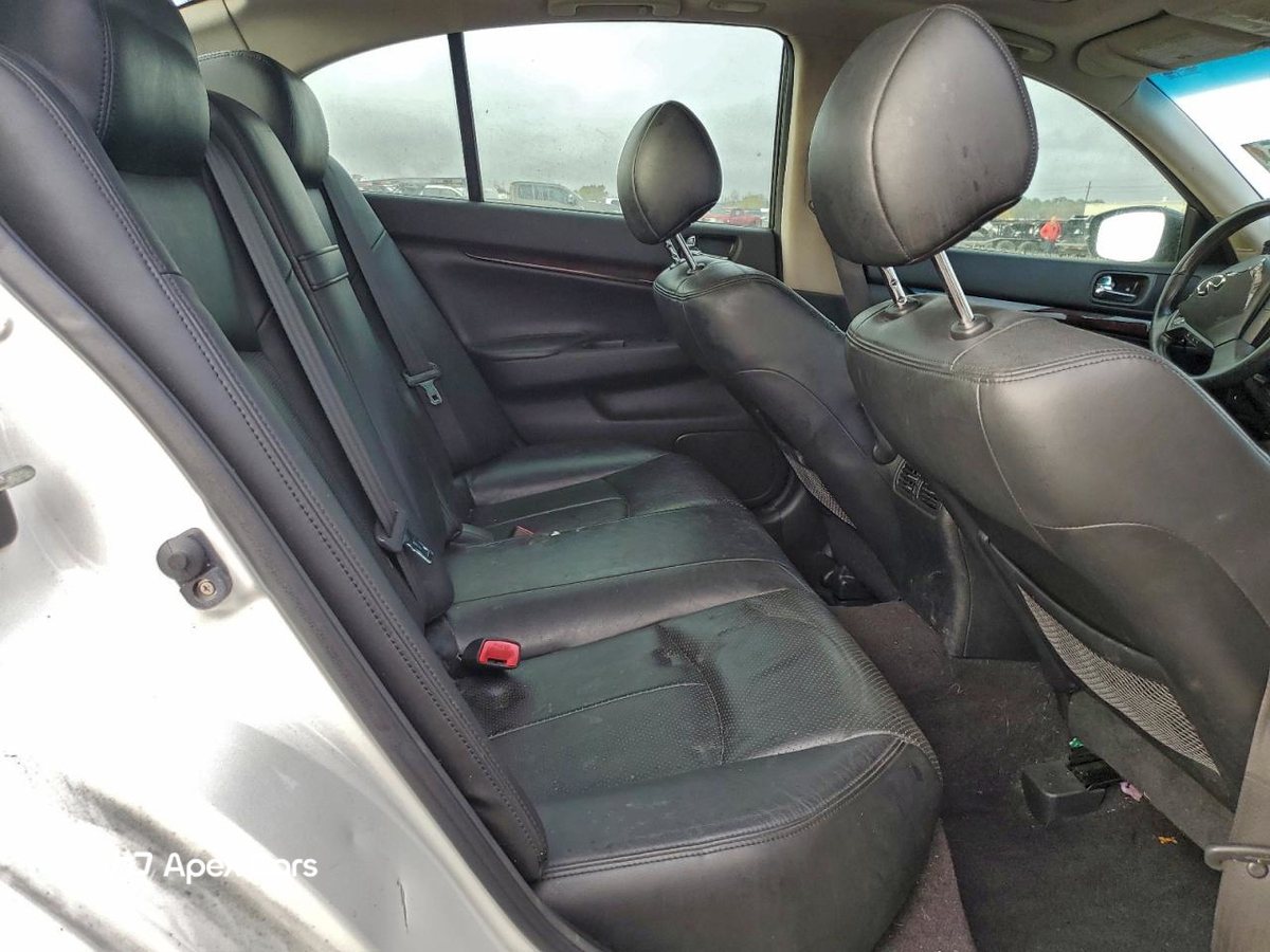 Infiniti G 2011