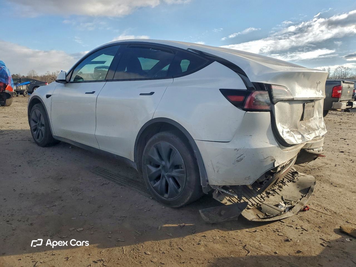 Tesla Model Y 2025