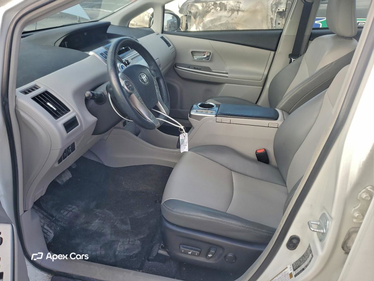 Toyota Prius v (+) 2015