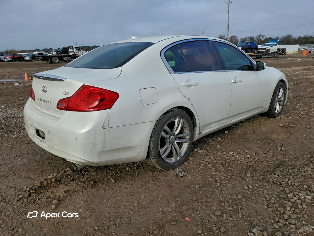 Infiniti G 2011