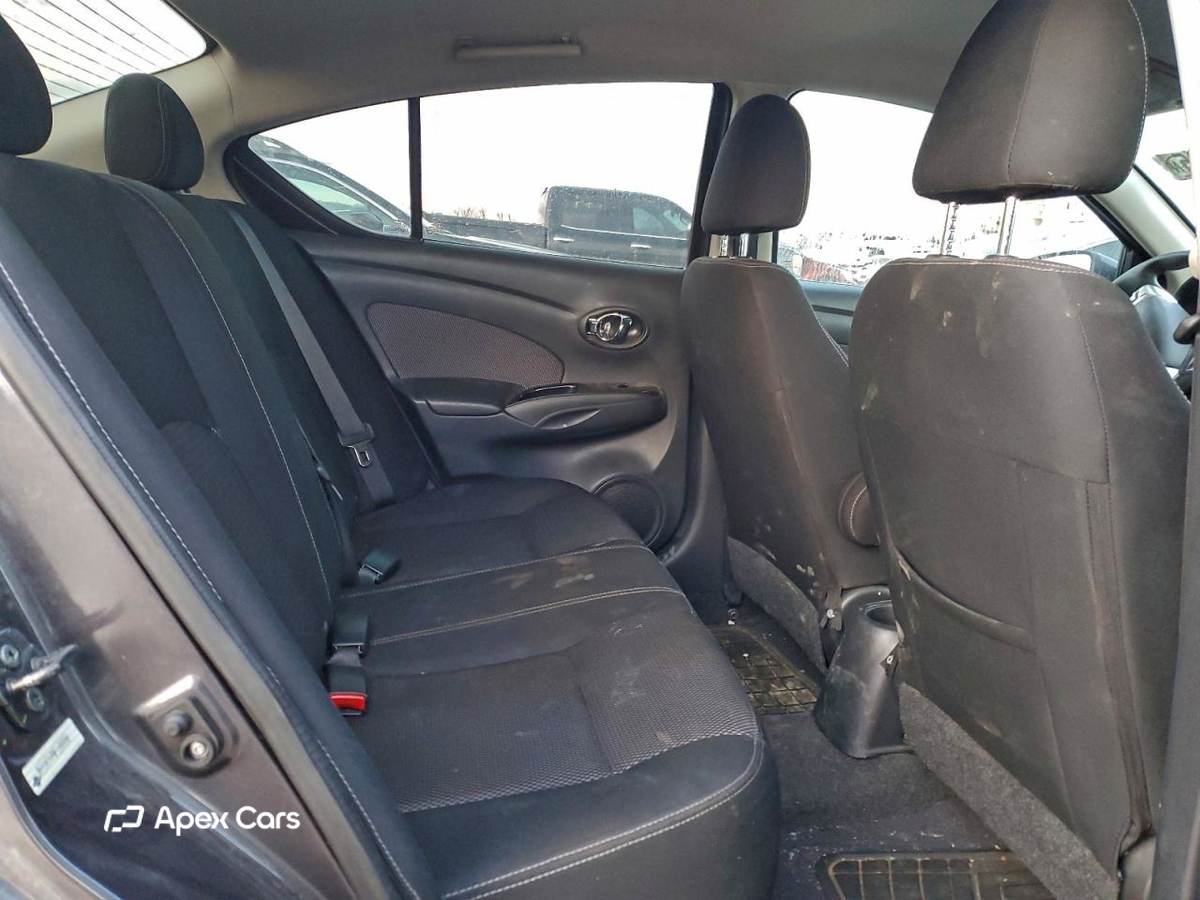 Nissan Versa 2015